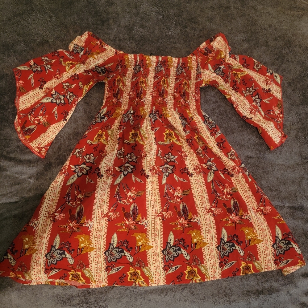 Boho Top or Small dress, Beautiful Floral print. No size on it.